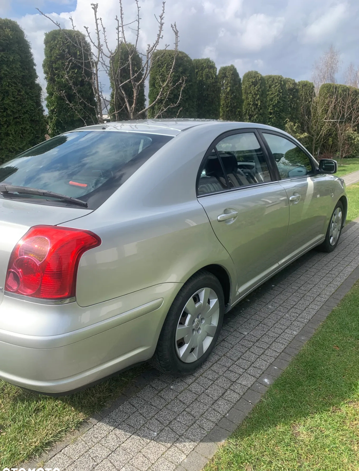 Toyota Avensis cena 15499 przebieg: 219100, rok produkcji 2004 z Kożuchów małe 562